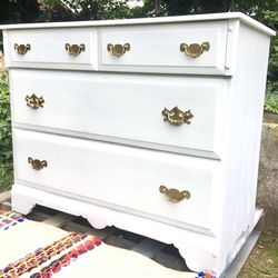 Gorgeous White Modern Chic Dresser 🌺