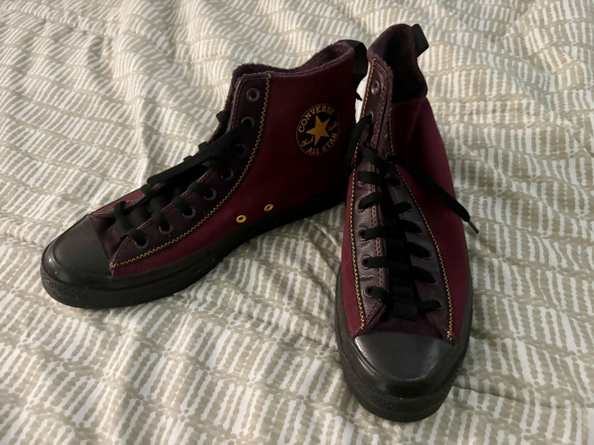 Converse Chuck Taylor High Tops Maroon size 12
