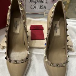 Valentino Garavani Rockstud Pumps