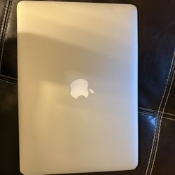 Apple MacBook Air 13” (2017) – Intel i5 / 8GB / 128GB SSD – Great Battery (407 Cycles)