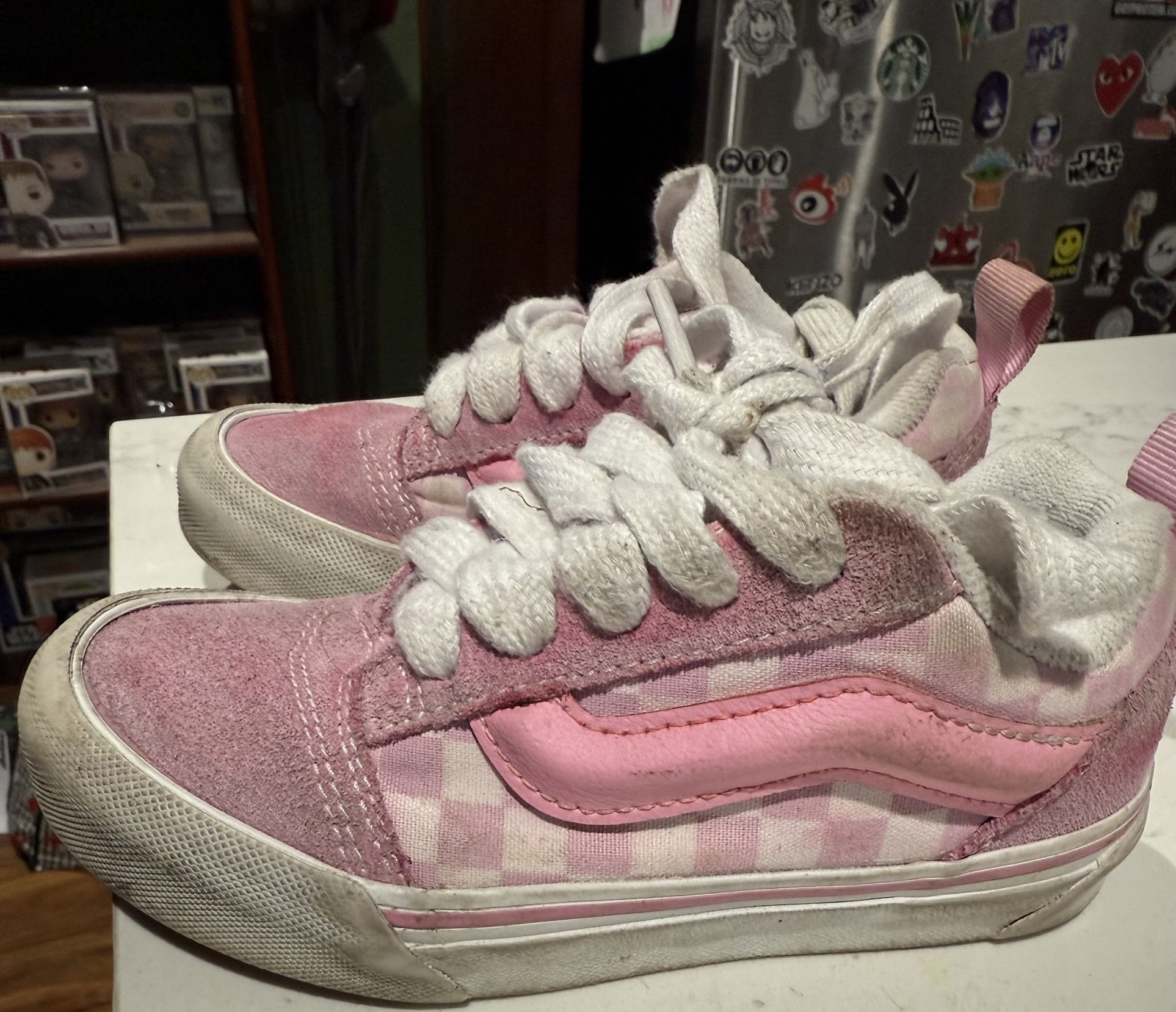 Converse, puffy 3D, pink and white youth size 12 like a new Beautiful Shoes