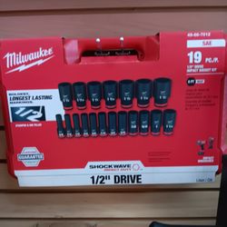 Milwaukee new 1/2” drive impact socket set 19 pcs