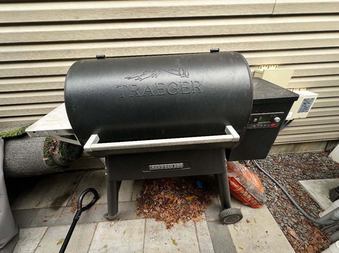 Traeger 885 Smoker