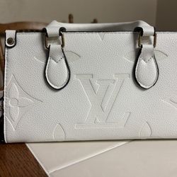 Women’s Louis Vuitton purse