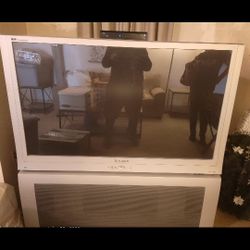 Old School Panasonic Flat Screen With Speakers Built In The Bottom 