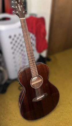 Breedlove Pursuit Concert MH Acoustic-Electric Guitar