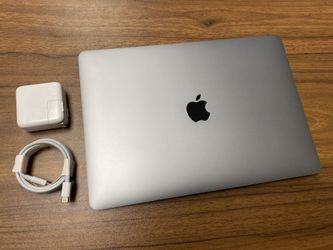 MacBook Pro 2020 M1 Chip 13” 8GB RAM 256GB SSD Gray 29 Battery Cycles 100% TouchBar 