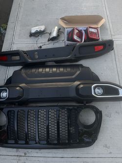 jeep gladiador bumpers and headlights 2021