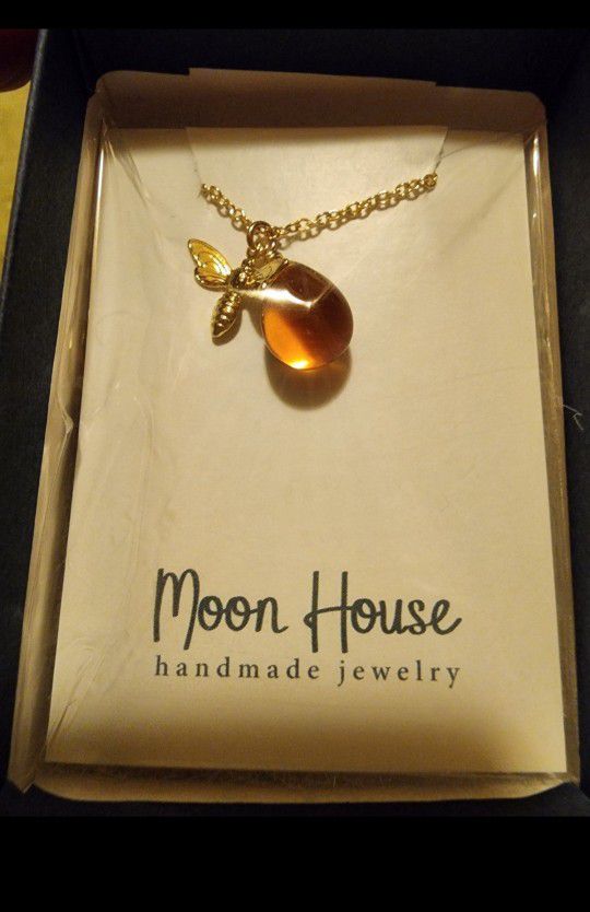 Honey Amber Bee Necklace 