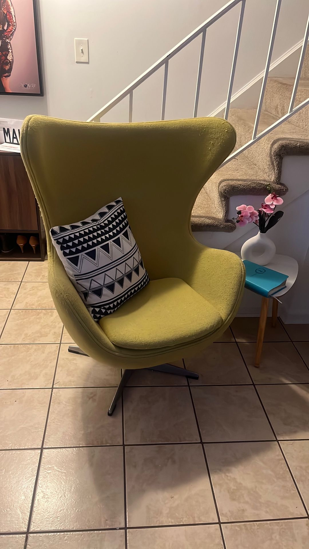 Set of 2 Green Spinning Accent Chairs