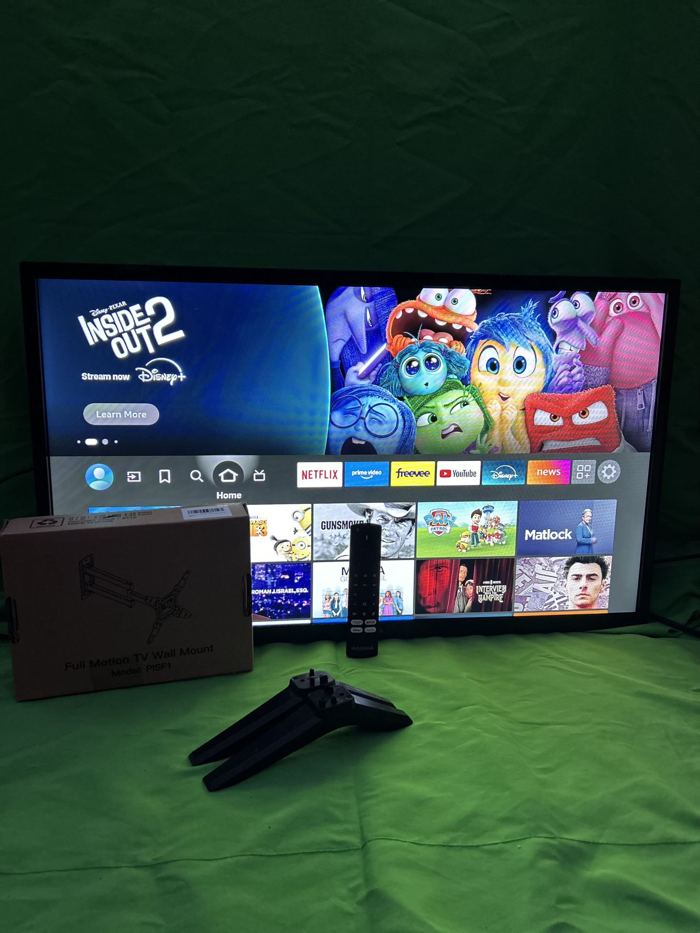 Insignia 32-inch Class F20 series Smart HD 720p Fire TV with Alexa Voice Remote