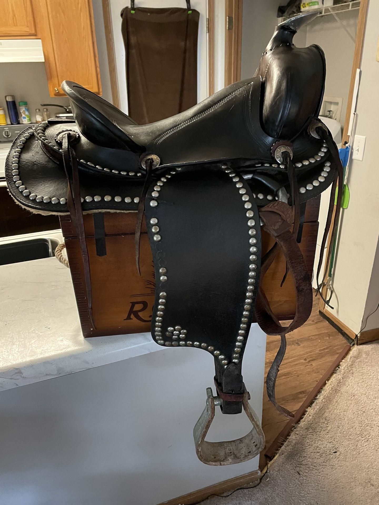 15” Seat - Black Diamond Western Parade Saddle