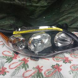 2011-13 Toyota Corolla Right Headlight Black 