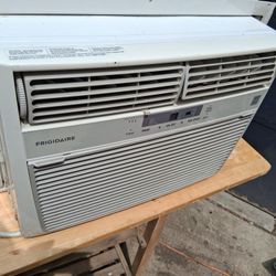 Frigidaire 12000 BTU Air Condition