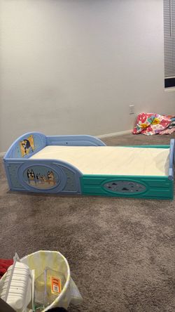 Toddler bed w/mattress
