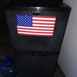 Frigidaire 4.5 Cu Ft Mini Fridge/Freezer 