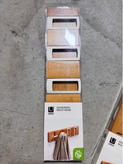 Umbra Flip 4 Wall Mounted Hook Real wood and steel build, retractable hooks fold flat, holds coats bags and scarves, easy install