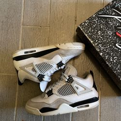 Air Jordan 4 Retro "Military Black