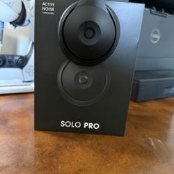 Beats Solo Pro Black