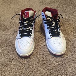 Air Jordan 1 Retro Mid Size 11.5 (White, Red and Black) Thumbnail