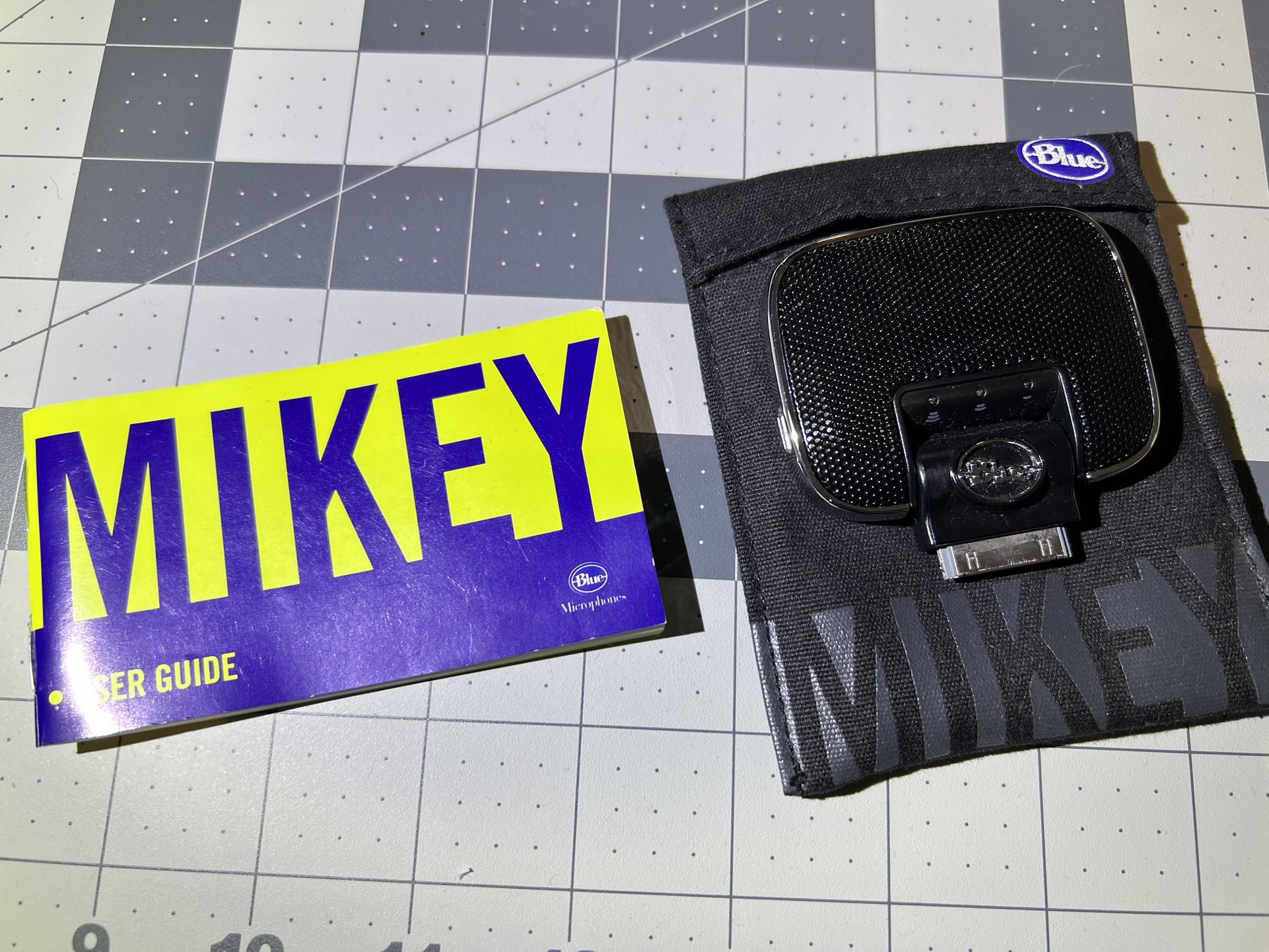 Blue Microphones Mikey 2.0 Recording Microphone for iPod and iPhone 3GS or earlier