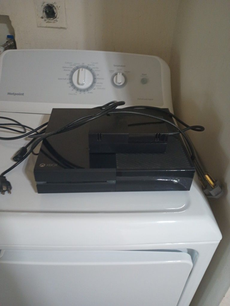 Xbox One With HDMI Cord
