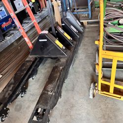 PALLET JACKS VERY HIGH CAPACITY 7700lbs AND 11000 LBS 495$ EACH 795$ FOR 11000lbs 