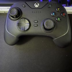 Razer Wolverine V2 Chroma Xbox Controller