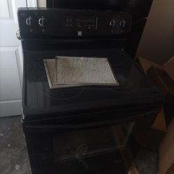 Kenmore Stove. Fully Functioning Stove. Need Gone Asap