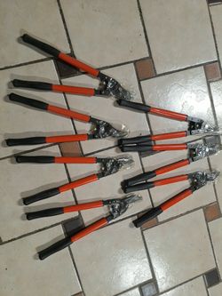 Tijeras para podar nuevas miden 19.5 pulgadas de largo 
$15 cada una precio firme 