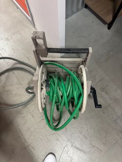 Garden hose reel
