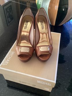 Michael Kors peep toe pumps. Size 6.