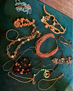 Lot of vintage jewelry necklaces