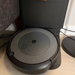 Roomba i5+