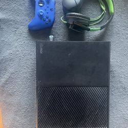 XBOX ONE with controller and headset/mic