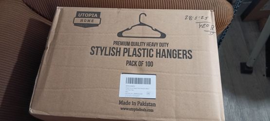 Pack of 100 hangers black plastic stylish brand new box never opened $20 cash