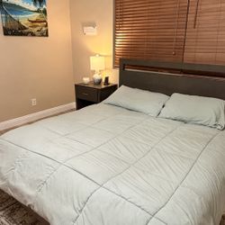 California King Bed+night Stand+mattress 