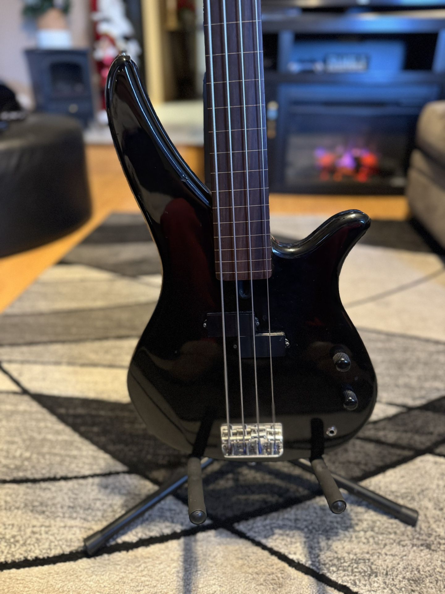 Bajo Eléctrico 4 Cuerdas Yamaha