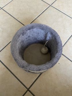I’m selling a cat toy