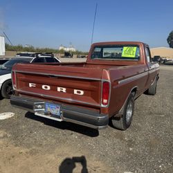 Ford 1979 Long Bed, Engine 302, Price 7500 Non Negotiable