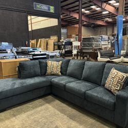 L Shape Sectional. 🚚WE DELIVER🚚