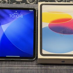 iPad 10th Generation 64 GB in Blue