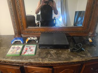 Xbox One 2 Controllers And 2 Games