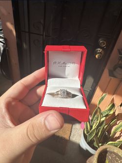 womens wedding ring sets diamond pre owned. Size 7