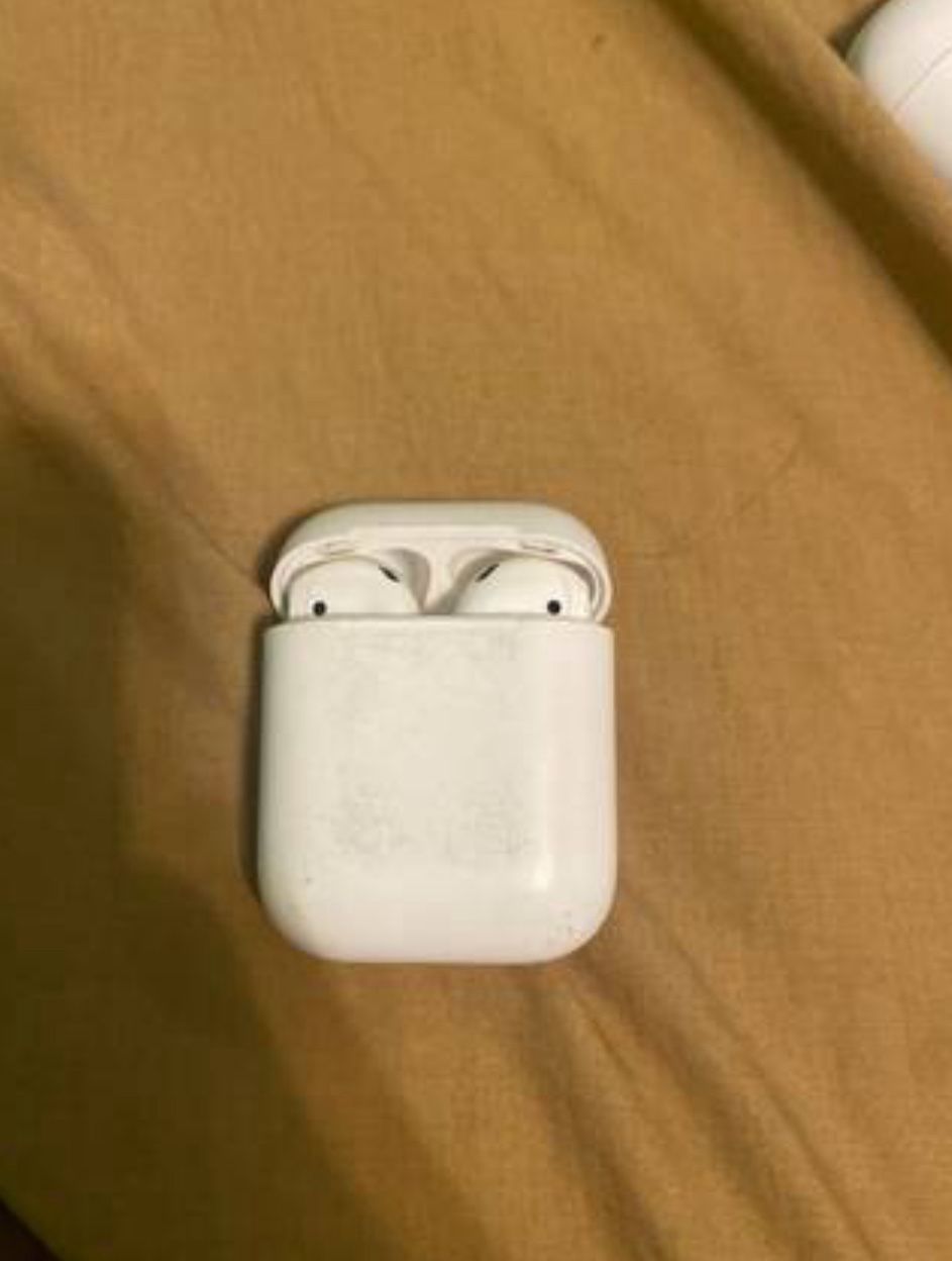 AirPods (2nd Gen)