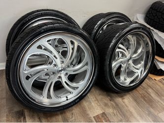 NEW staggered 24x9 and 24x11 infamous racing wheels true directional
