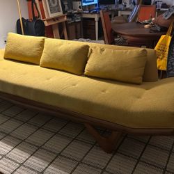 Sunbeam Vintage - Mid century Gondola Sofa