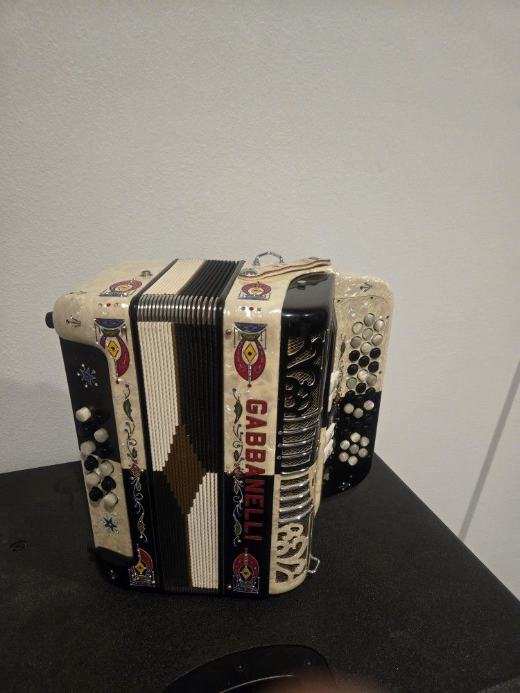 ACORDEON GABANELLI 5 REGISTROS EN TONO DE FA