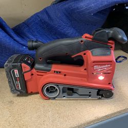 Milwaukee 2832-20 M18 FUEL 18-Volt Lithium-Ion Cordless Belt Sander