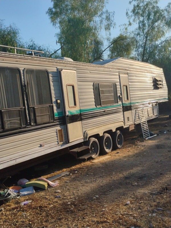 Beautiful Fifth Wheel Like Apartment Size Nomad By Skyline Very Nice Inside And Outside
